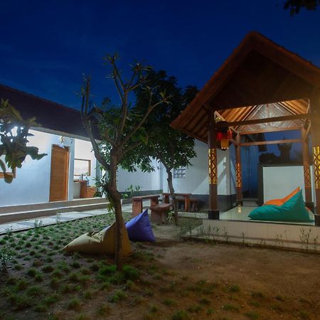 Lucky Hostel Batununggul Bagian luar foto