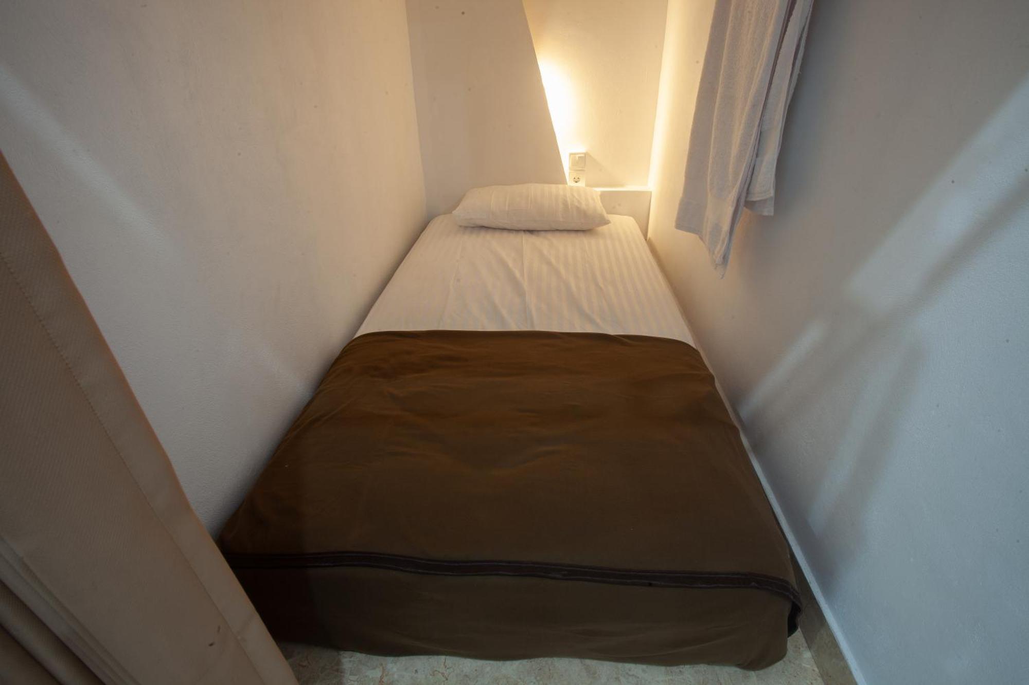 Lucky Hostel Batununggul Bagian luar foto