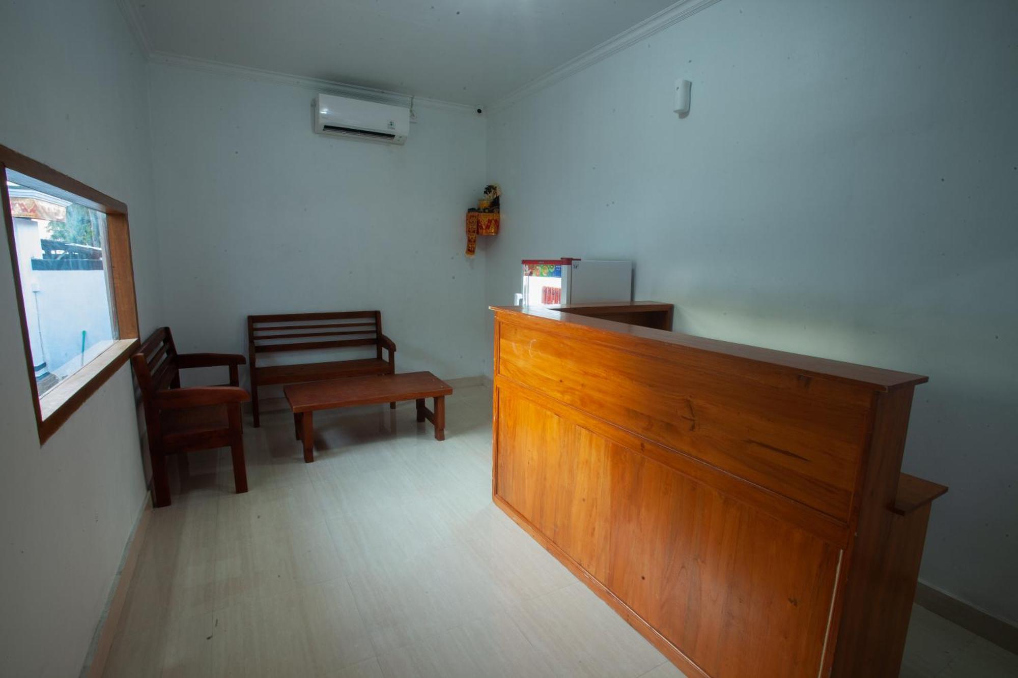 Lucky Hostel Batununggul Bagian luar foto